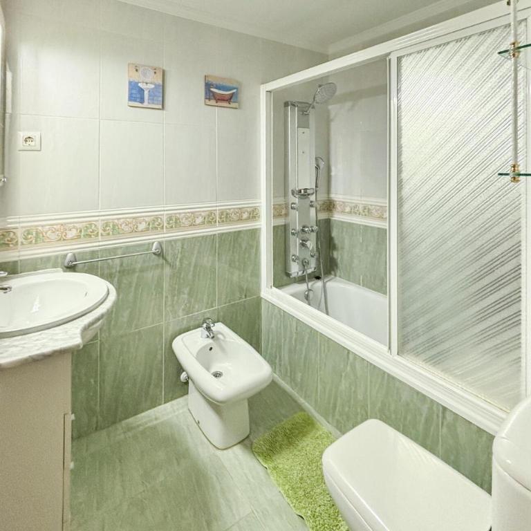 2 Bedroom Lovely Apartment In Fuengirola - Apartamento de 2 dormitorios - 16
