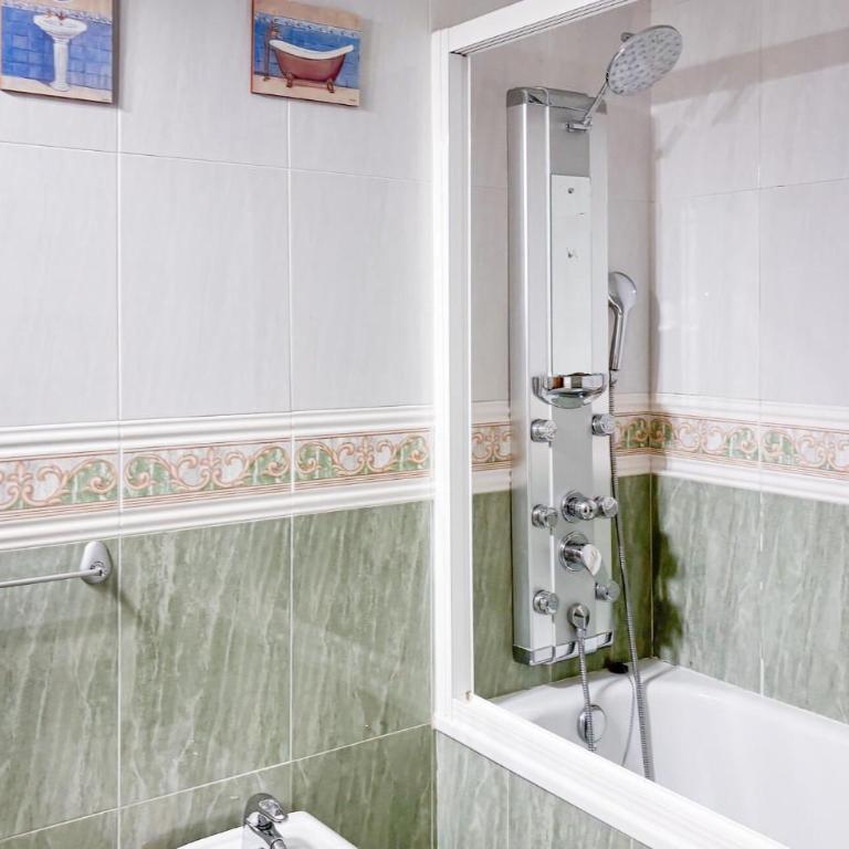 2 Bedroom Lovely Apartment In Fuengirola - Apartamento de 2 dormitorios - 17