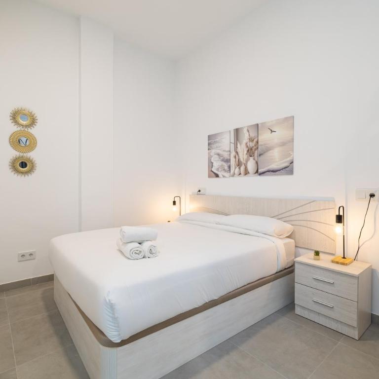 Cosy studio near AVE station - Apartamento - 10