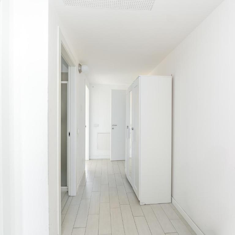Apartment 3BR with large terrace - 800m from San Leonardo M1 - Appartamento con 3 Camere da Letto e con Balcone - 18