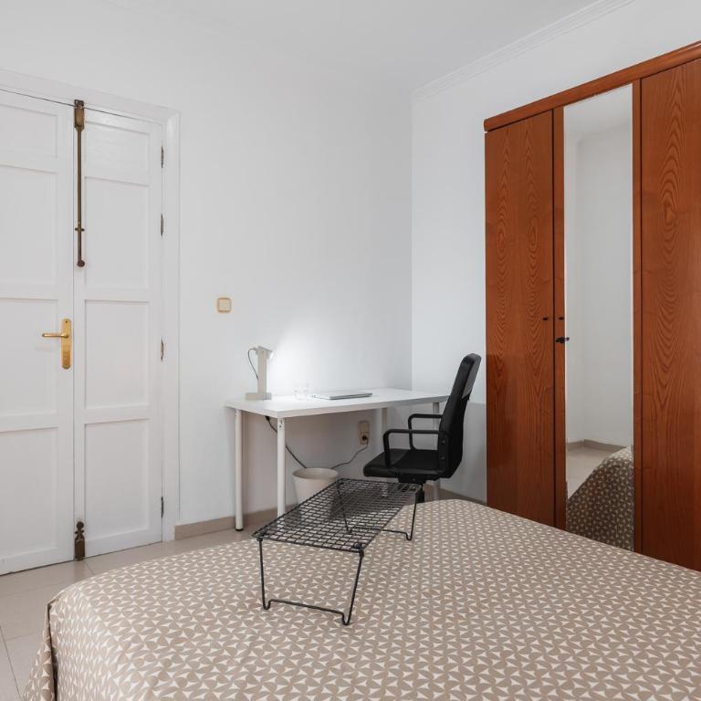 Home4u Castañeda - Three-Bedroom Deluxe Apartment - 15