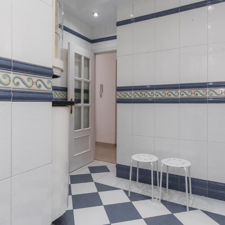 Home4u Castañeda - Three-Bedroom Deluxe Apartment - 12