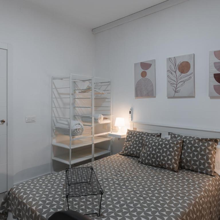 Home4u Castañeda - Two-Bedroom Deluxe Apartment - 3