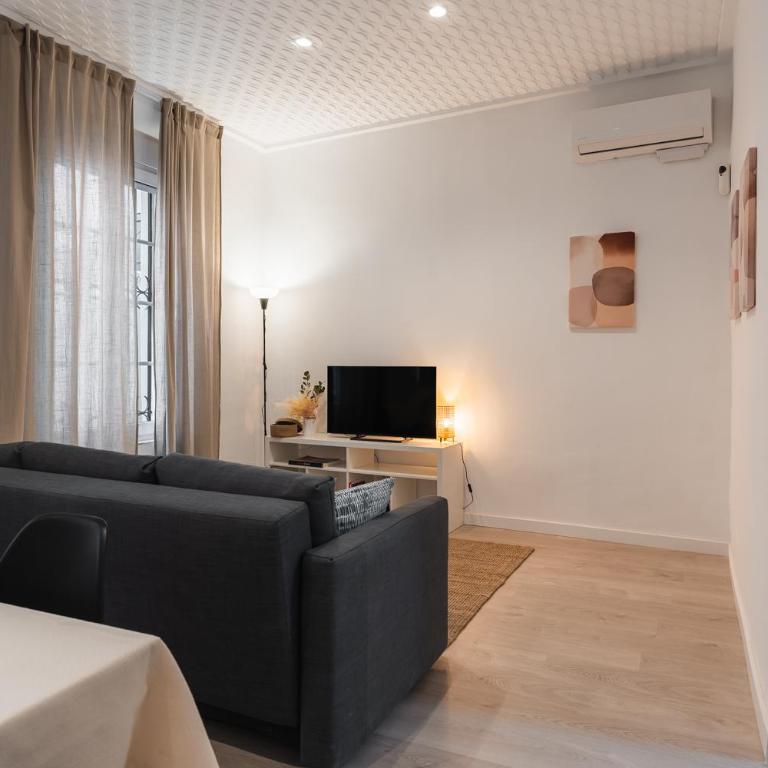 Home4u Castañeda - Two-Bedroom Deluxe Apartment - 11