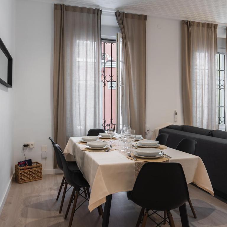 Home4u Castañeda - Two-Bedroom Deluxe Apartment - 12