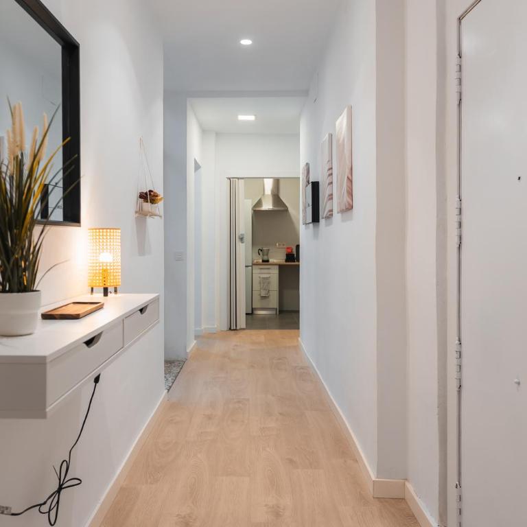 Home4u Castañeda - Two-Bedroom Deluxe Apartment - 13