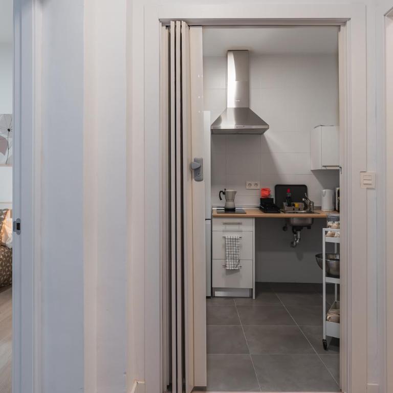 Home4u Castañeda - Two-Bedroom Deluxe Apartment - 19