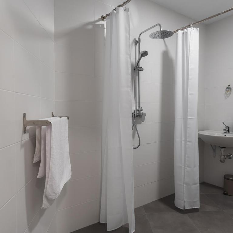 Home4u Castañeda - Two-Bedroom Deluxe Apartment - 20