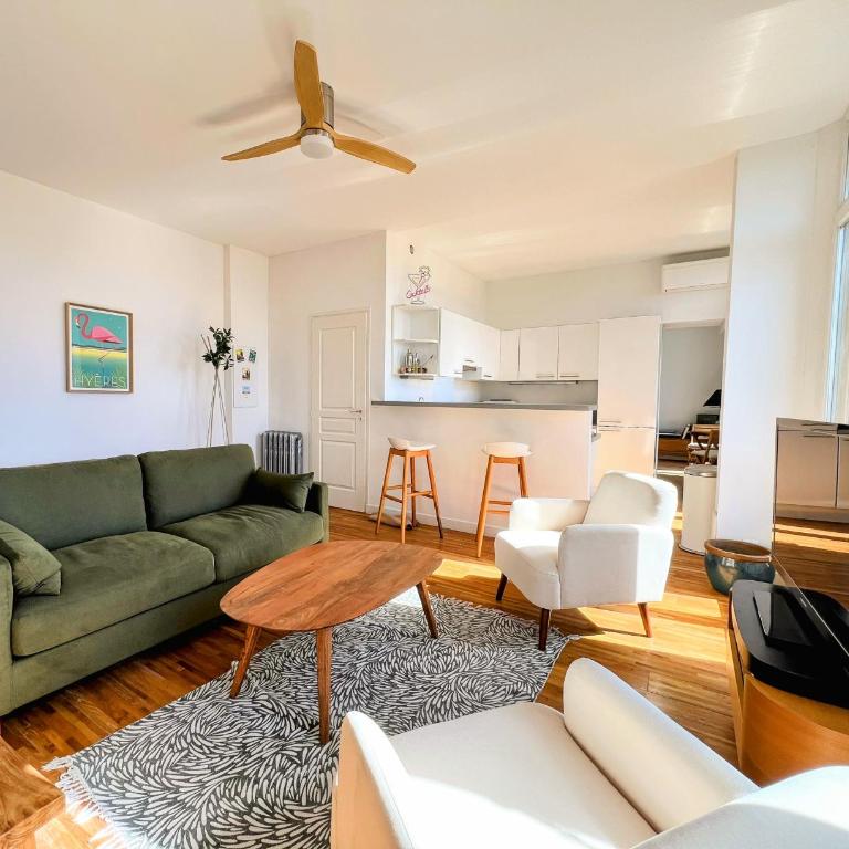 LE CASTEL Superbe appartement climatisé pour 4 personnes au centre ville de Hyères - Apartment mit 2 Schlafzimmern und Aussicht - 6