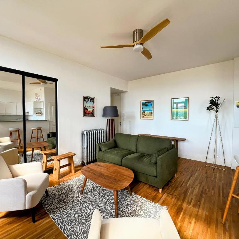 LE CASTEL Superbe appartement climatisé pour 4 personnes au centre ville de Hyères - Apartment mit 2 Schlafzimmern und Aussicht - 5