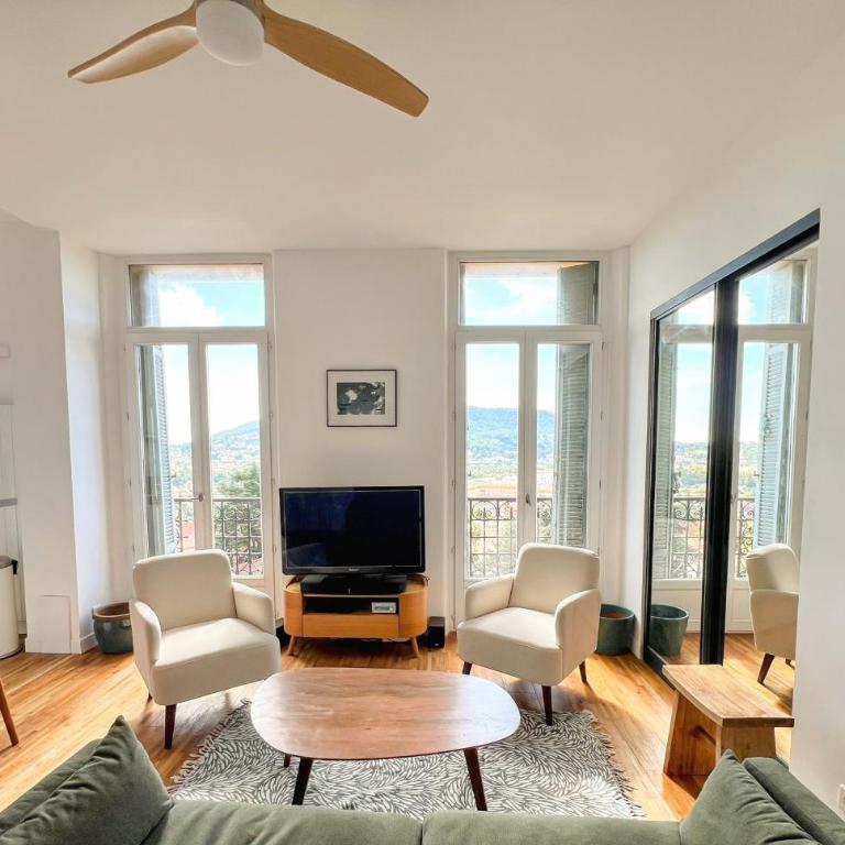 LE CASTEL Superbe appartement climatisé pour 4 personnes au centre ville de Hyères - Apartment mit 2 Schlafzimmern und Aussicht - 7