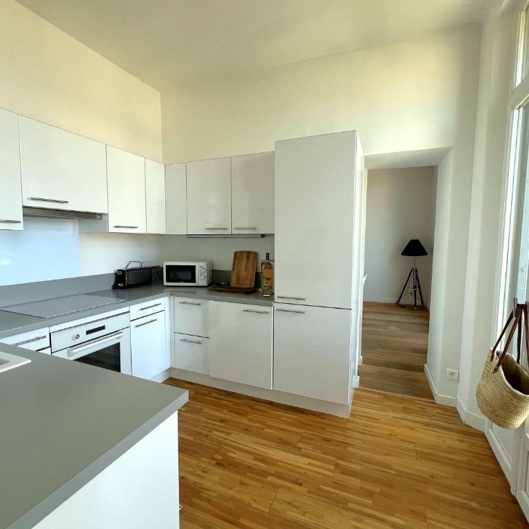 LE CASTEL Superbe appartement climatisé pour 4 personnes au centre ville de Hyères - Apartment mit 2 Schlafzimmern und Aussicht - 8