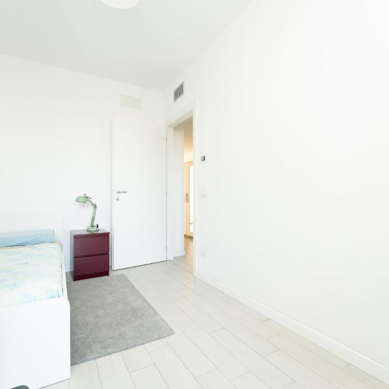 Apartment 3BR with large terrace - 800m from San Leonardo M1 - Appartamento con 3 Camere da Letto e con Balcone - 25