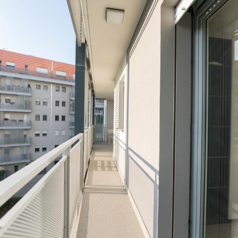 Apartment 3BR with large terrace - 800m from San Leonardo M1 - Appartamento con 3 Camere da Letto e con Balcone - 26