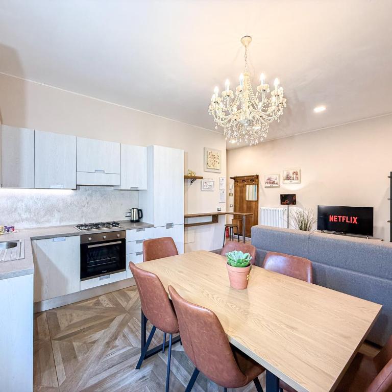 Parking Available - Elegant Two-Bedroom Apartment with Balcony - Appartamento con 2 Camere da Letto e Balcone - 5