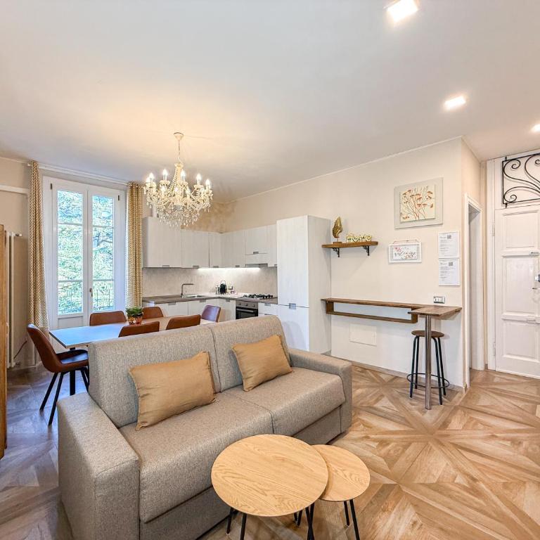 Parking Available - Elegant Two-Bedroom Apartment with Balcony - Appartamento con 2 Camere da Letto e Balcone - 2