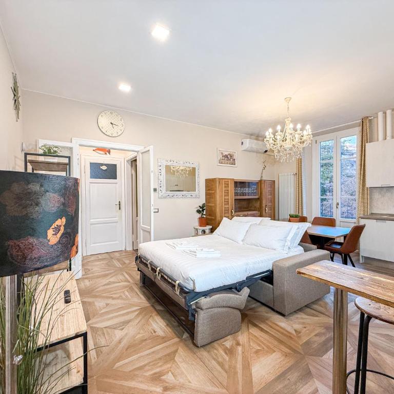 Parking Available - Elegant Two-Bedroom Apartment with Balcony - Appartamento con 2 Camere da Letto e Balcone - 22