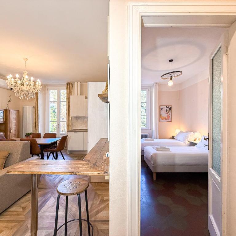 Parking Available - Elegant Two-Bedroom Apartment with Balcony - Appartamento con 2 Camere da Letto e Balcone - 8