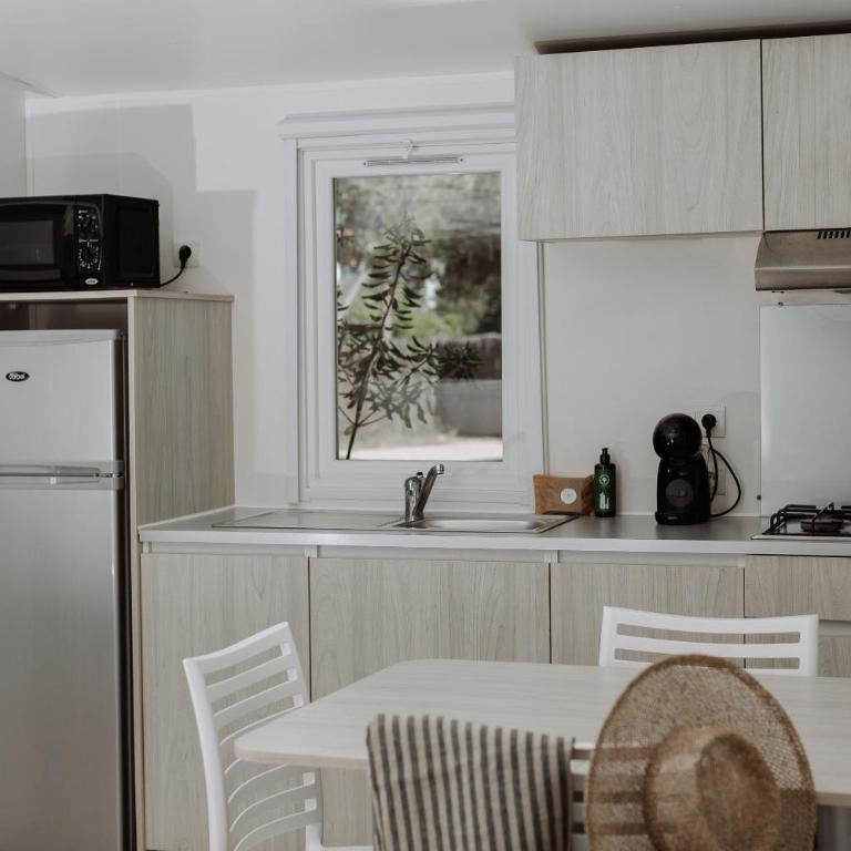 HolaCamp Sitges Garrofer - Bungalow Confort 6 - 3