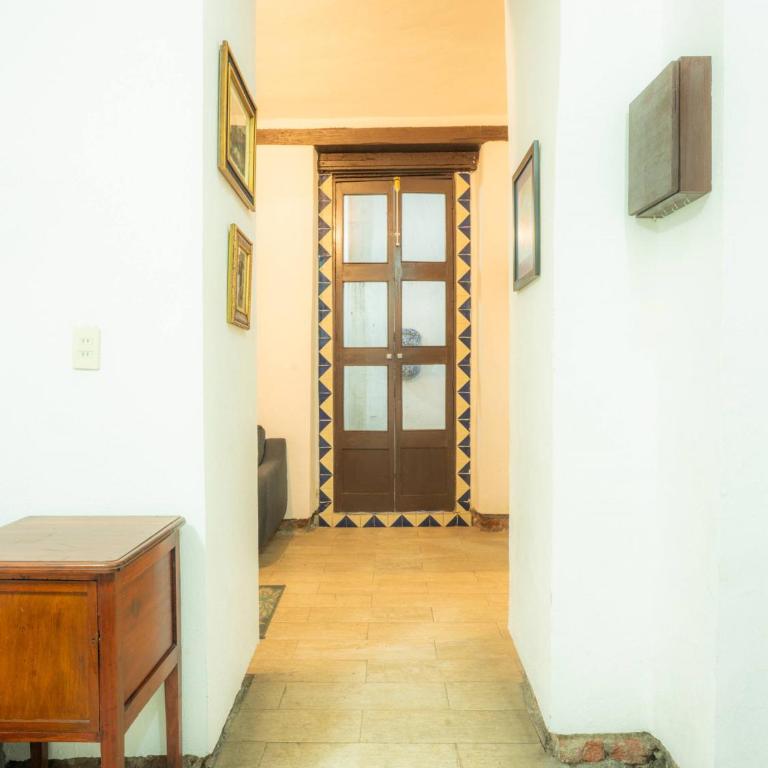 Casa colonial en el corazón del Centro Histórico - Three-Bedroom House - 8