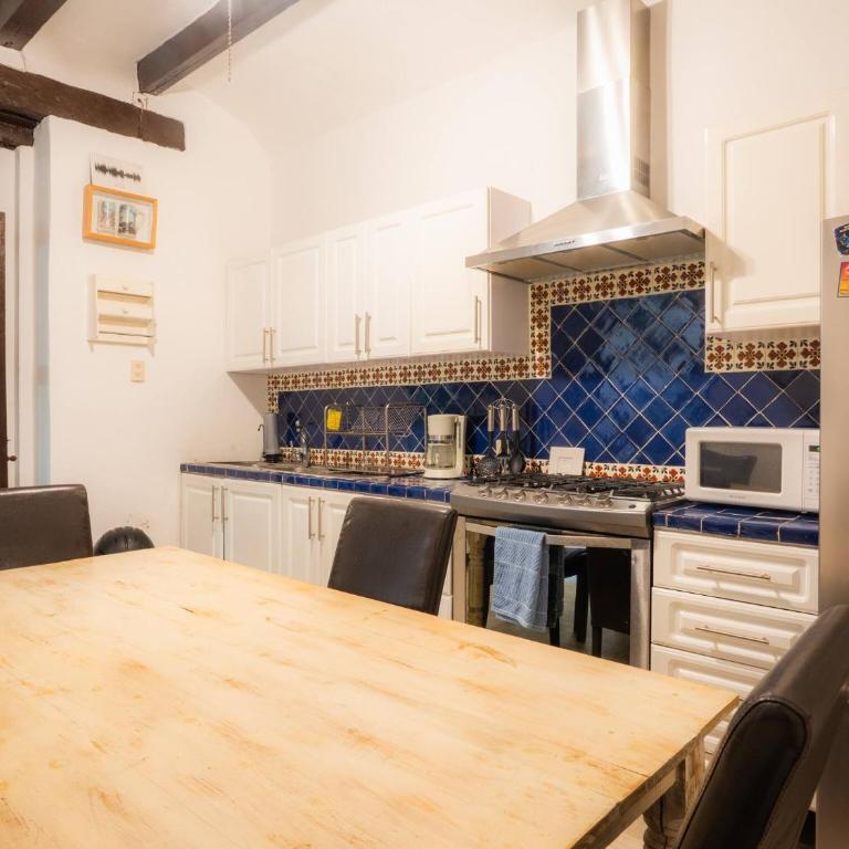Casa colonial en el corazón del Centro Histórico - Three-Bedroom House - 16