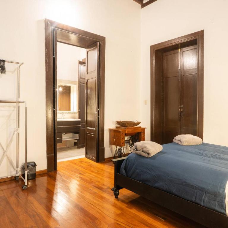 Casa colonial en el corazón del Centro Histórico - Three-Bedroom House - 19