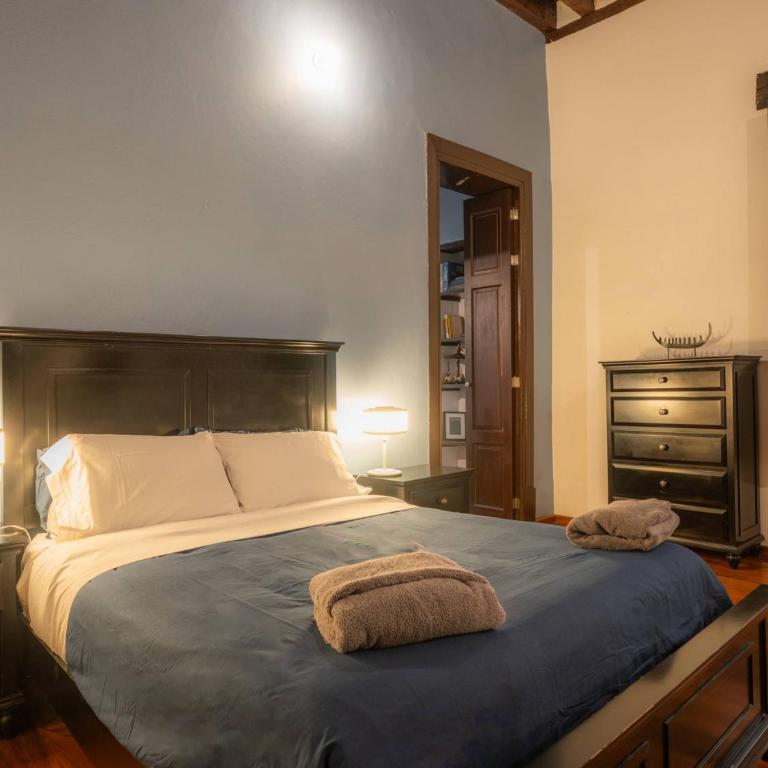 Casa colonial en el corazón del Centro Histórico - Three-Bedroom House - 33