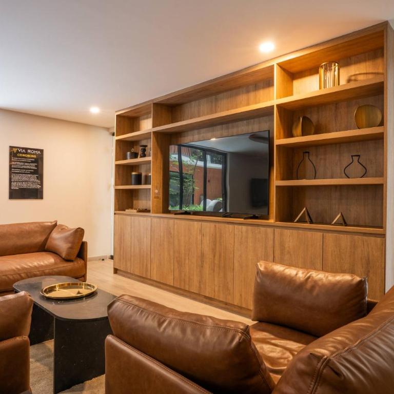Luxury 2BR with Pool, Gym & Coworking - Two-Bedroom Apartment - 10