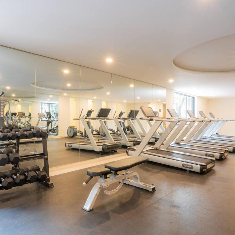 Luxury 2BR with Pool, Gym & Coworking - Two-Bedroom Apartment - 22