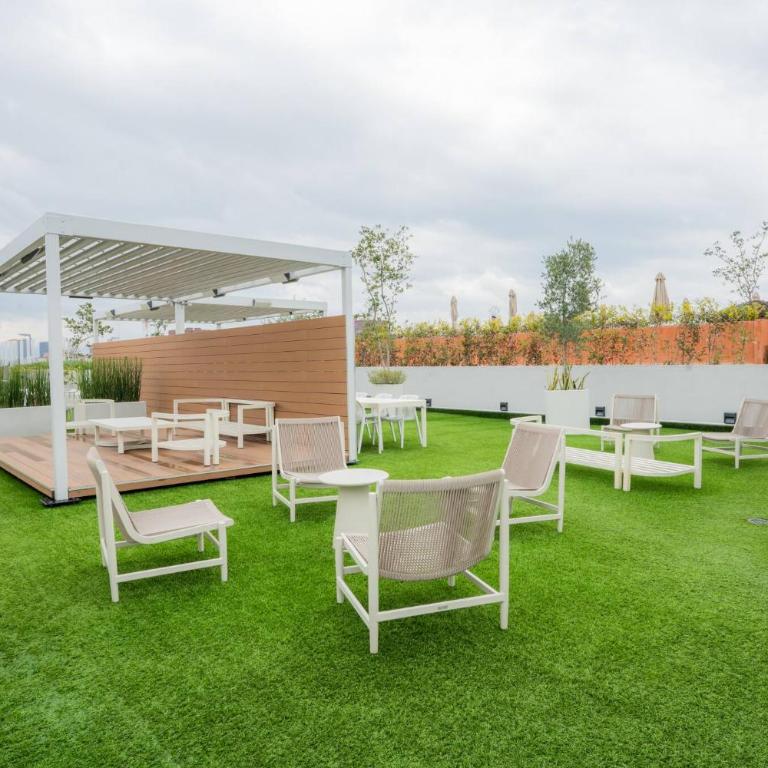 Luxury 2BR with Pool, Gym & Coworking - Two-Bedroom Apartment - 25