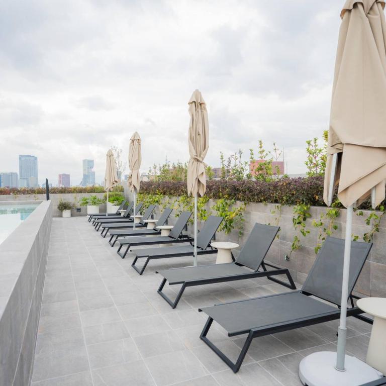 Luxury 2BR with Pool, Gym & Coworking - Two-Bedroom Apartment - 46
