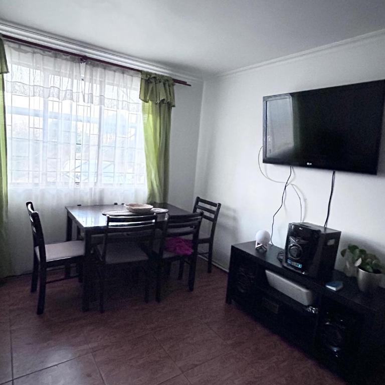 Cómodo departamento - Three-Bedroom Apartment - 2