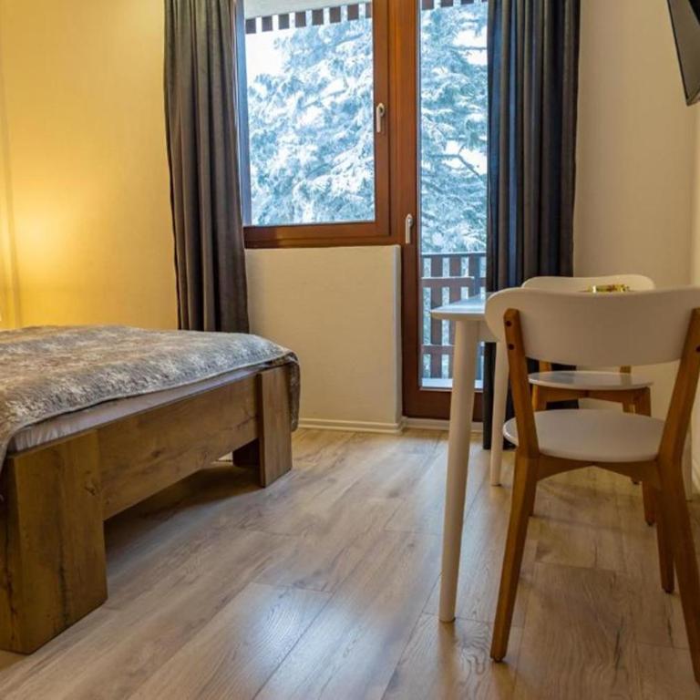 Apartmani Mont Jahorina - Double Room with Balcony - 8