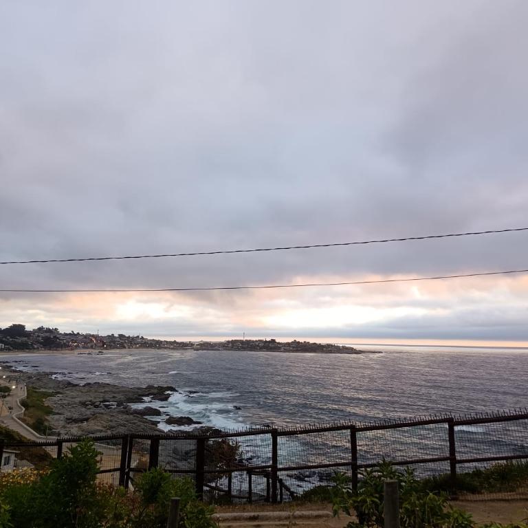 Casa completa frente al mar y cerca Algarrobo - Three-Bedroom House - 2