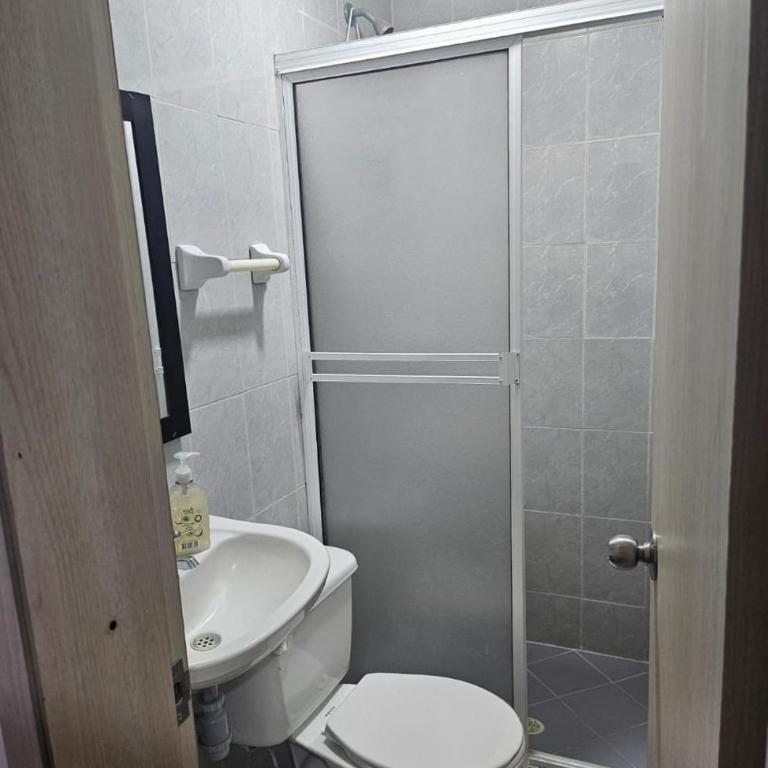 Apto a pasos del CC Delacuesta - Two-Bedroom Apartment - 9