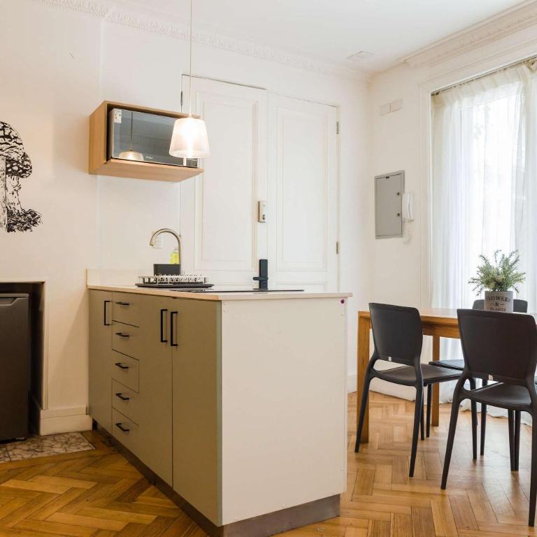 Metro Explorer 1BR near Hospital & Metro Baquedano - Studio - 2