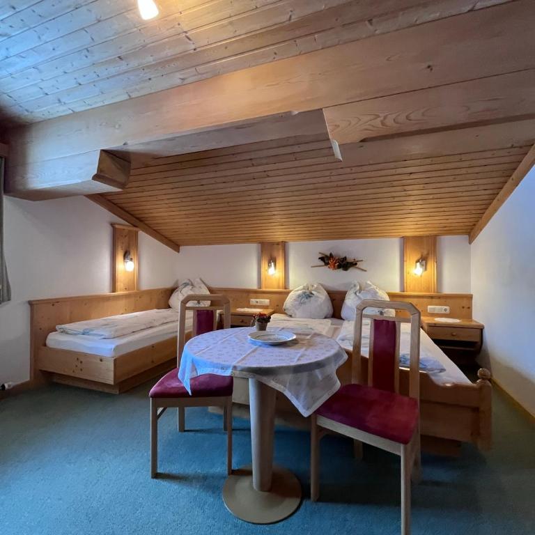 Badmeisterhof - Dreibettzimmer mit Bergblick - 1