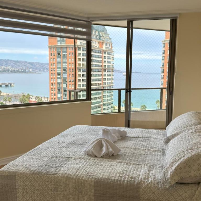 Piso con vista al mar céntrico precio único - Three-Bedroom Apartment - 8