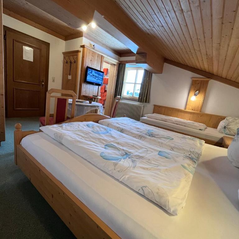 Badmeisterhof - Dreibettzimmer mit Bergblick - 3