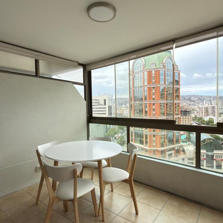 Piso con vista al mar céntrico precio único - Three-Bedroom Apartment - 12