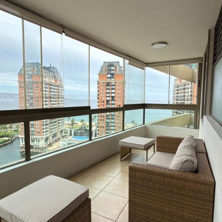 Piso con vista al mar céntrico precio único - Three-Bedroom Apartment - 13