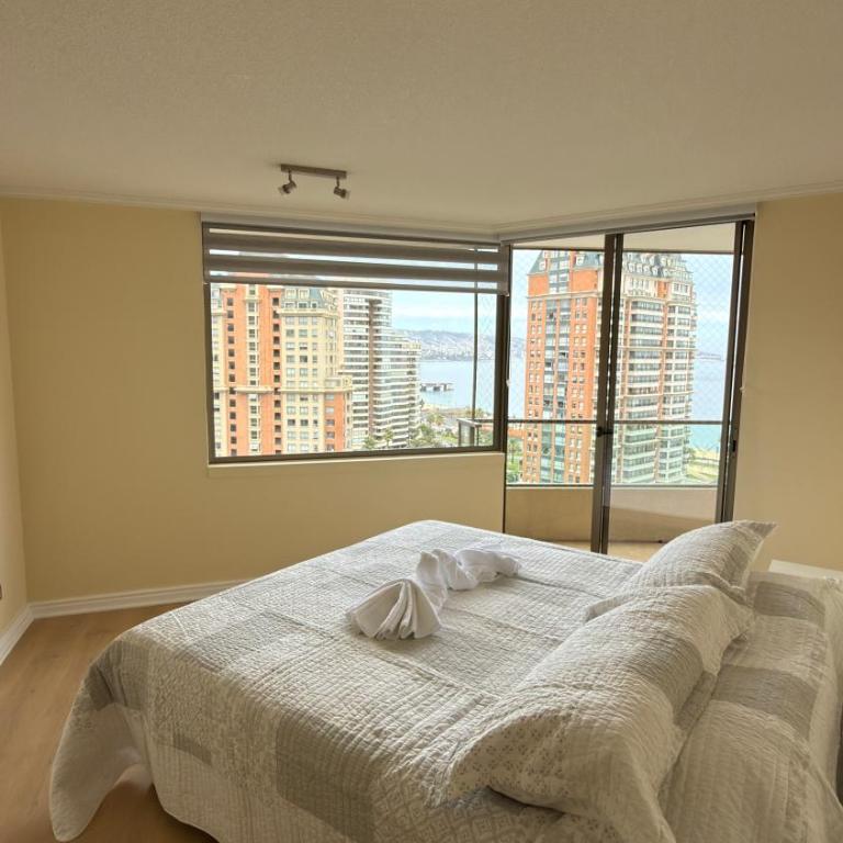 Piso con vista al mar céntrico precio único - Three-Bedroom Apartment - 17