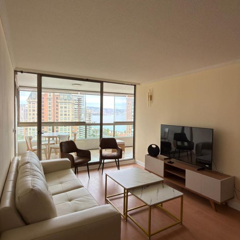 Piso con vista al mar céntrico precio único - Three-Bedroom Apartment - 18