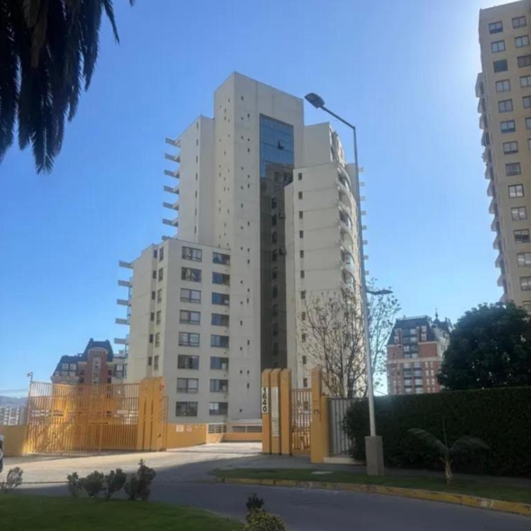 Piso con vista al mar céntrico precio único - Three-Bedroom Apartment - 24