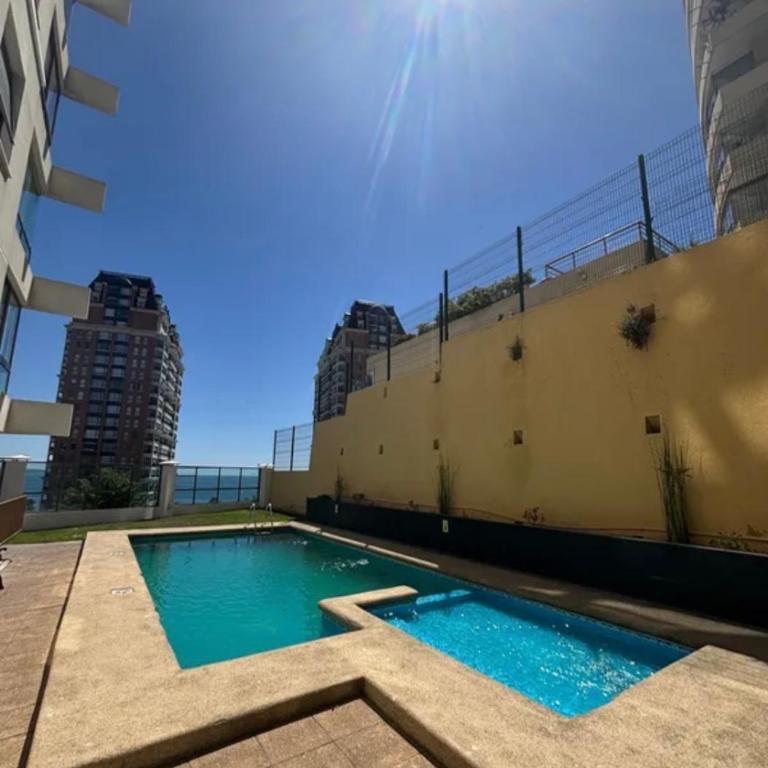 Piso con vista al mar céntrico precio único - Three-Bedroom Apartment - 26