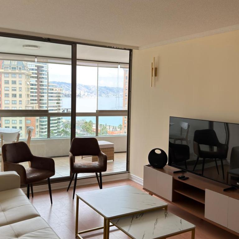Piso con vista al mar céntrico precio único - Three-Bedroom Apartment - 30