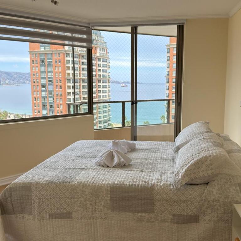 Piso con vista al mar céntrico precio único - Three-Bedroom Apartment - 31