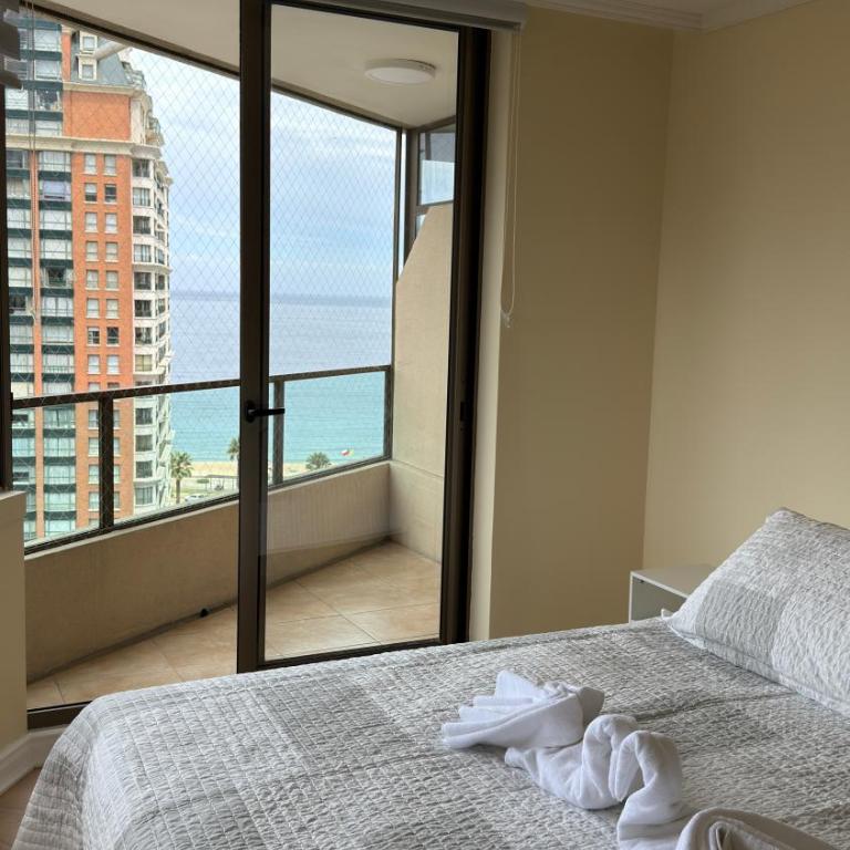 Piso con vista al mar céntrico precio único - Three-Bedroom Apartment - 34