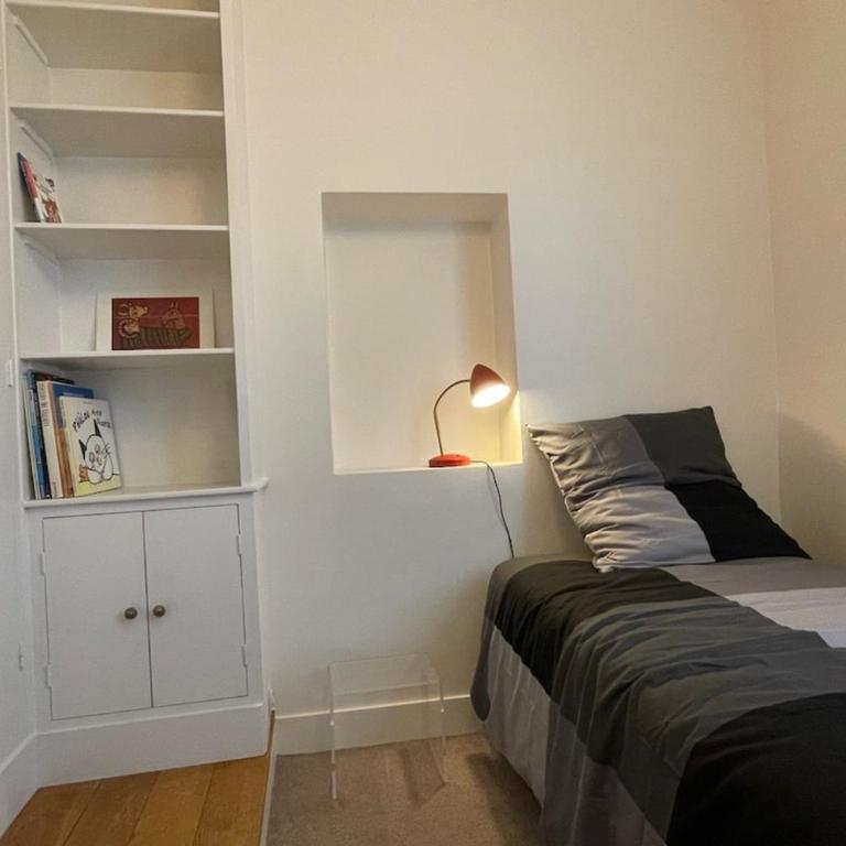 Marais 4e Appartement sous les toits avec mezzanine par Mey Agency - Appartement 3 Chambres - 12