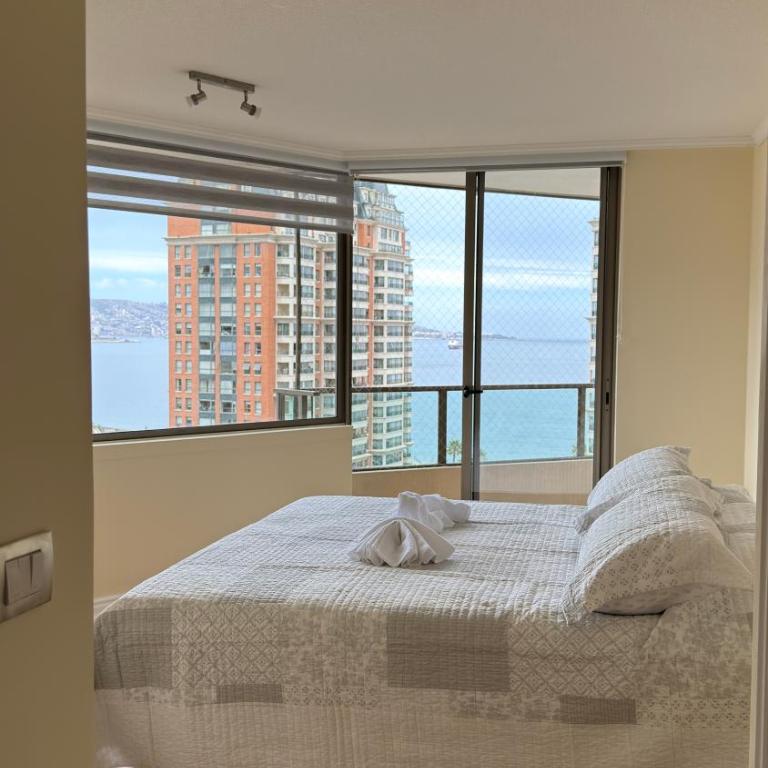 Piso con vista al mar céntrico precio único - Three-Bedroom Apartment - 39